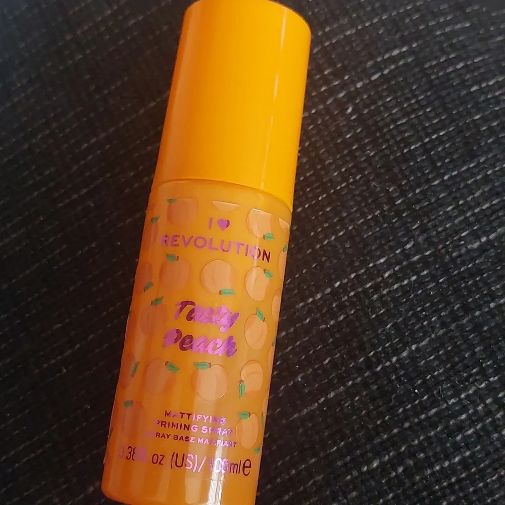 New makeup revolution tasty peach‎ setting spray